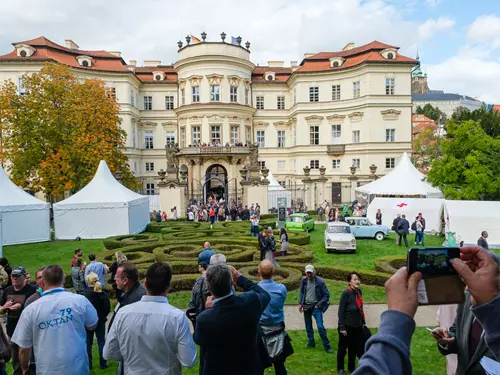 Den otevřených dveří na německém velvyslanectví v Praze