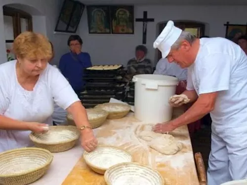 Pochutnat si budete moci nejenom na zabíjackových lahudkách, ale i na cerstve upeceném chlebu