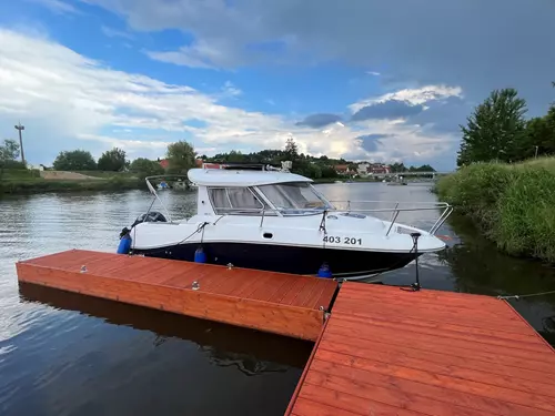 Půjčovna motorových lodí v Hluboké nad Vltavou