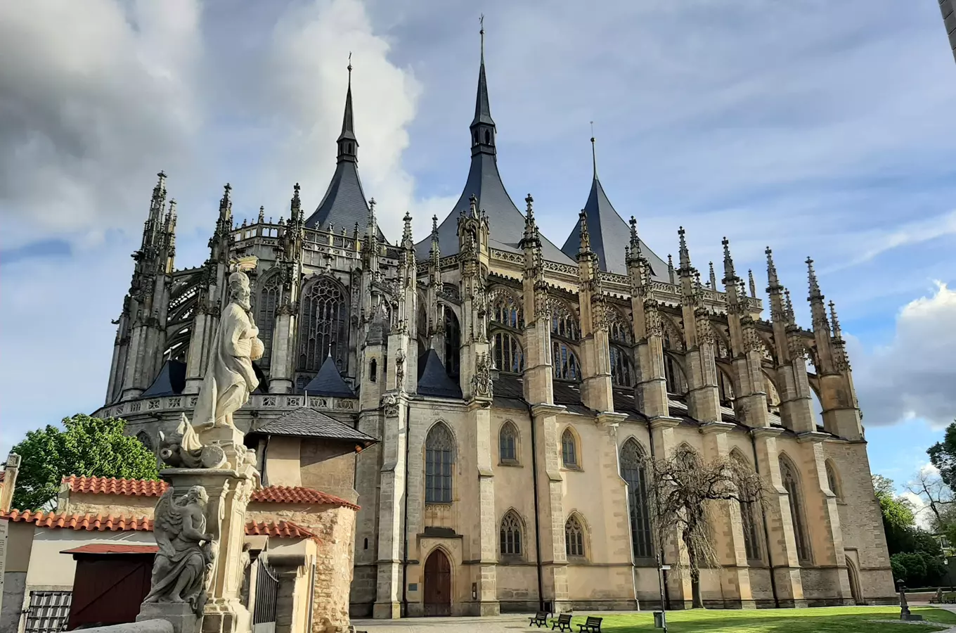 Umění žít – Architektura a život v chrámu sv. Barbory ve fotografii