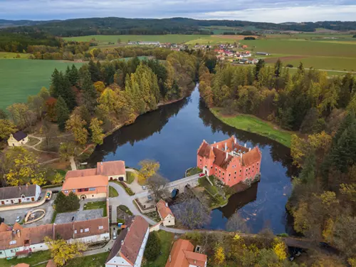 Zámek Červená Lhota – nejpohádkovější zámek v Česku