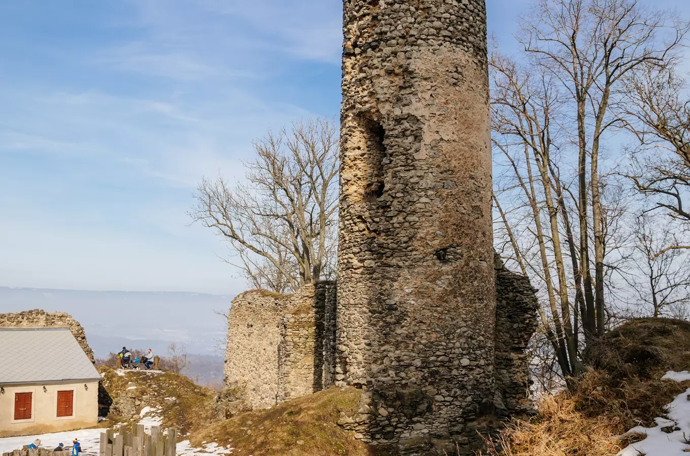 Hrad Sukoslav v Kostomlatech pod Milešovkou