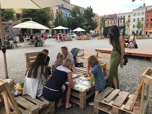 Léto s knihovnou na náměstí v Jihlavě