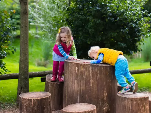 10 tipů na lesní hřiště pro děti