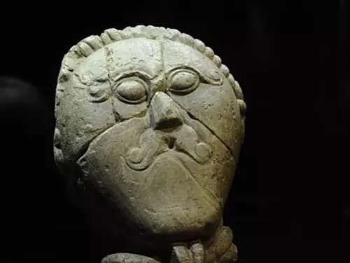Známé i neznámé skvosty: hlava Kelta, nejstarší studna světa a vzácná kniha