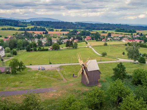 Větrný mlýn u Borovnice na Trutnovsku