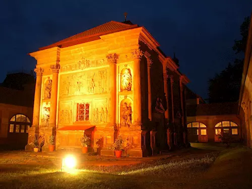 Užijte si letní vecerní prohlídky pri svíckách v Lorete Rumburk