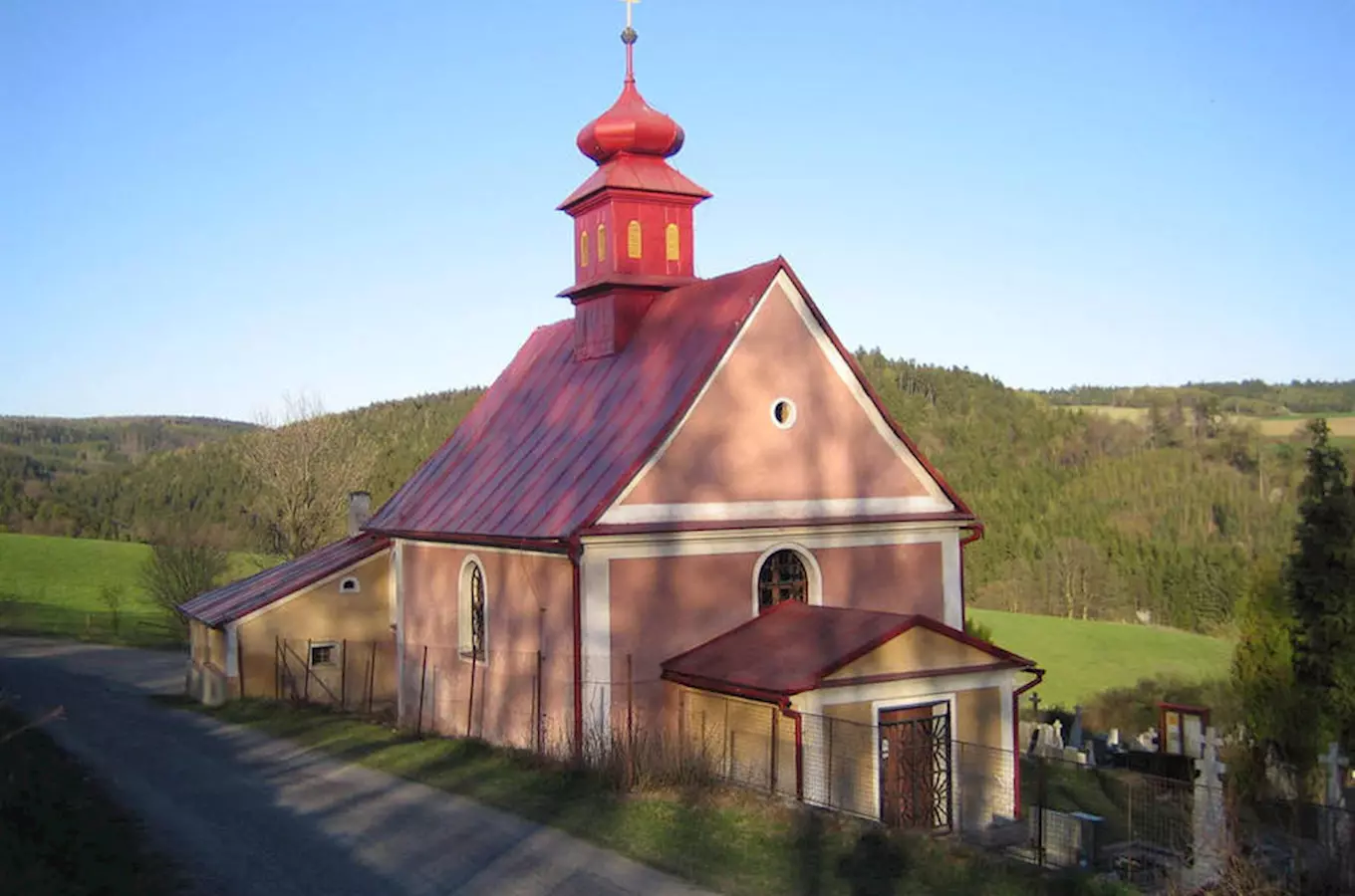 Kostelík sv. Stanislava u obce Osiky