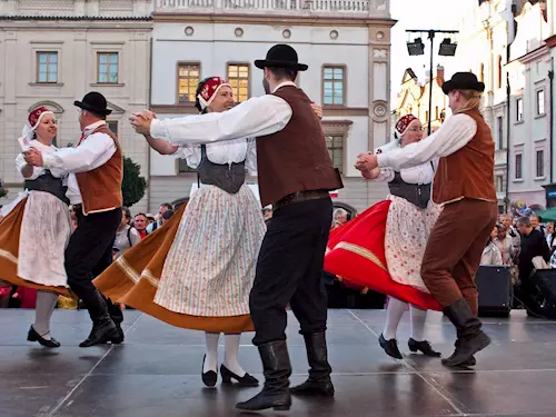 Pernštýnská noc odstartuje Folklorní festival Pardubice – Hradec Králové