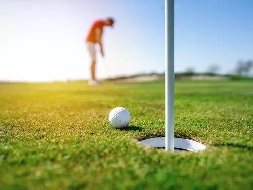 Kam na golf a wellness v ČR? Spojte hraní golfu s relaxem ve wellnes!