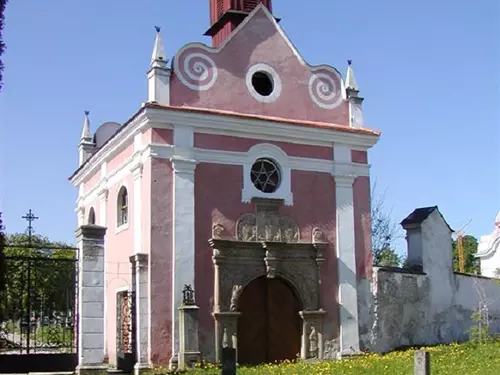 Hřbitovní kaple svatého Kříže v Slavonicích