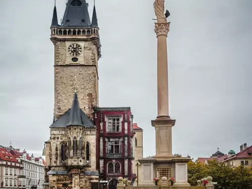 Staroměstskou radnicí křížem krážem