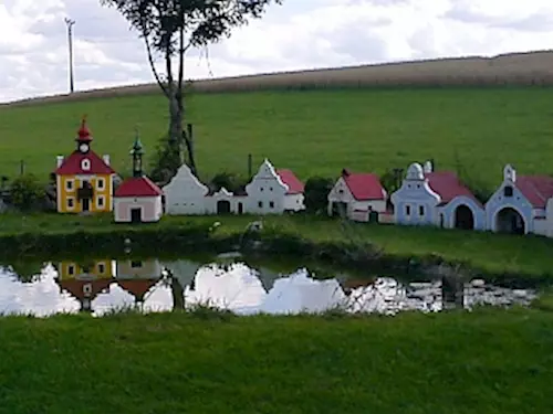 Minimodel jihočeské vesnice v Plešovicích