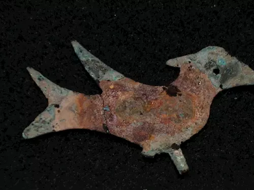 Bronzový ptácek z archeologických nálezu