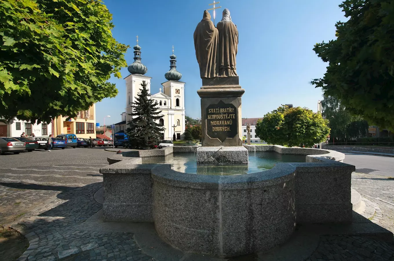 Kašna se sousoším Cyrila a Metoděje v Bystřici nad Pernštejnem