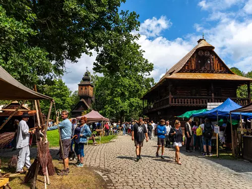 Dny řemesel a setkání kovářů: Dřevěné městečko zaplní zvuk kovadlin a vůně řemeslné práce