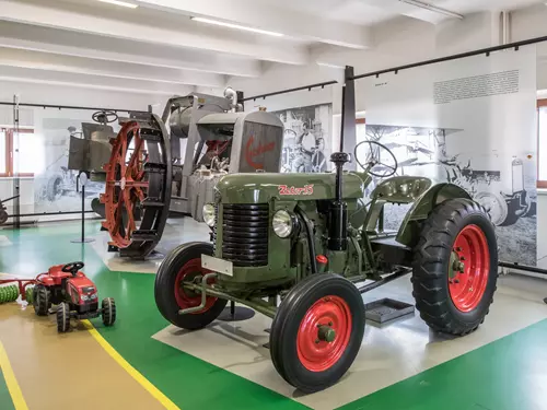 Jede traktor, expozice v NZM Praha 