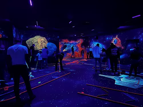 3D Black Light Minigolf HK - Vesmír svět