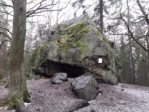 Skalní útvar Ostrý kámen v Bušovicích