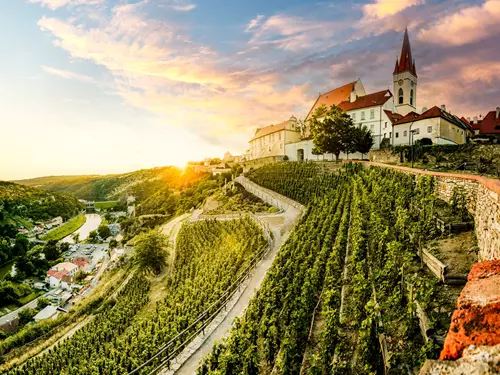 Užijte si léto ve Znojmě! Čekají vás památky, víno a moře zábavy