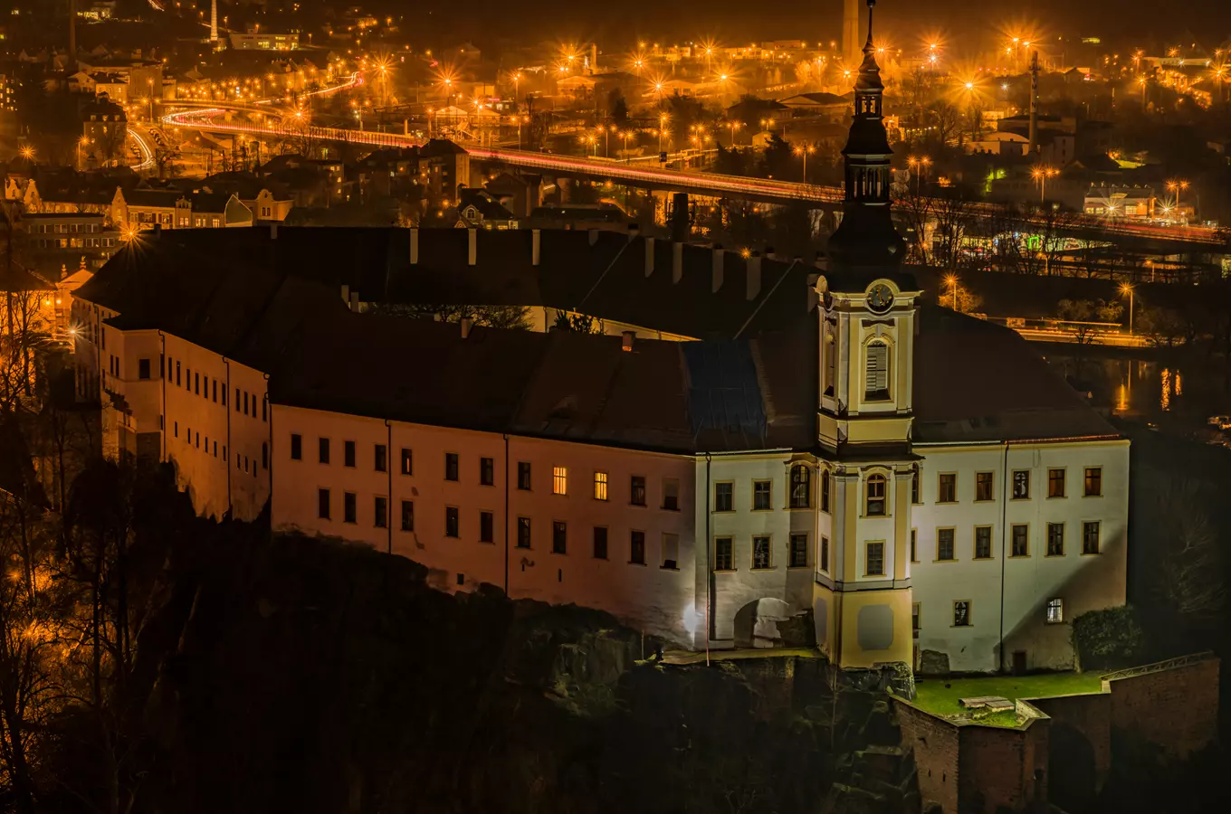 Zámek Děčín – zámek s monumentální barokní konírnou