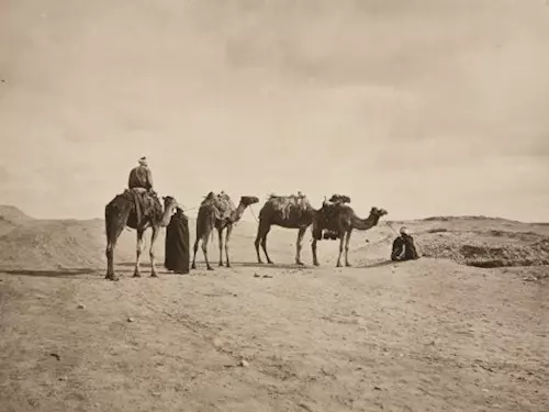 Výstava: Zrnka písku – 100 let fotografování Blízkého východu  v českých zemích
