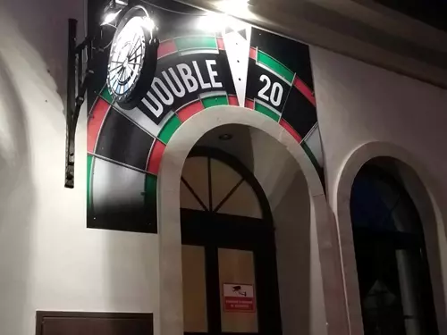 Šipkový bar Double 20 ve Šlapanicích u Brna