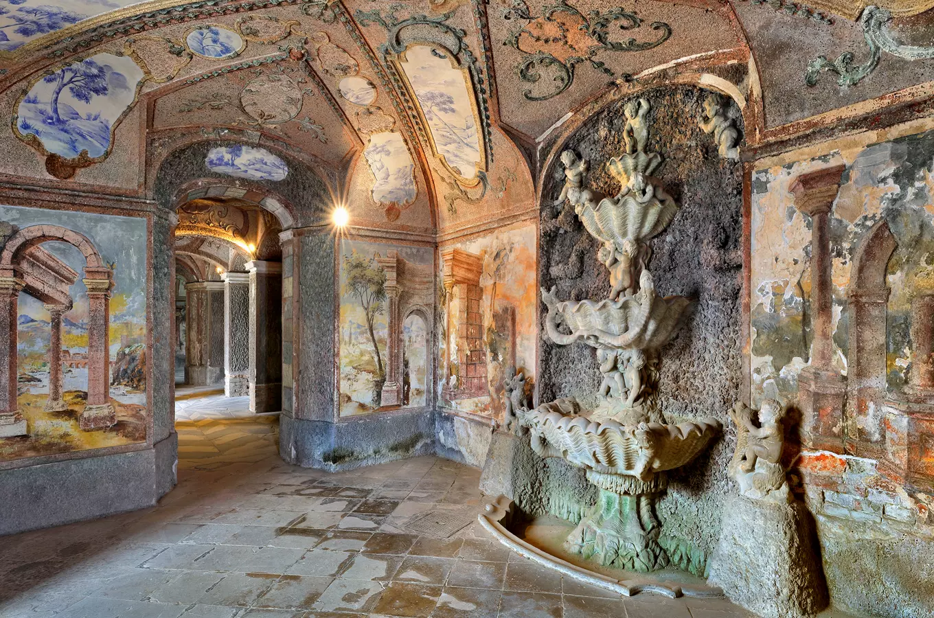 Umělé jeskyně Grotty na zámku Ploskovice