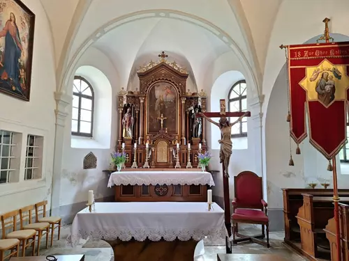 Kostel sv. Jiljí a kříž v Číměři