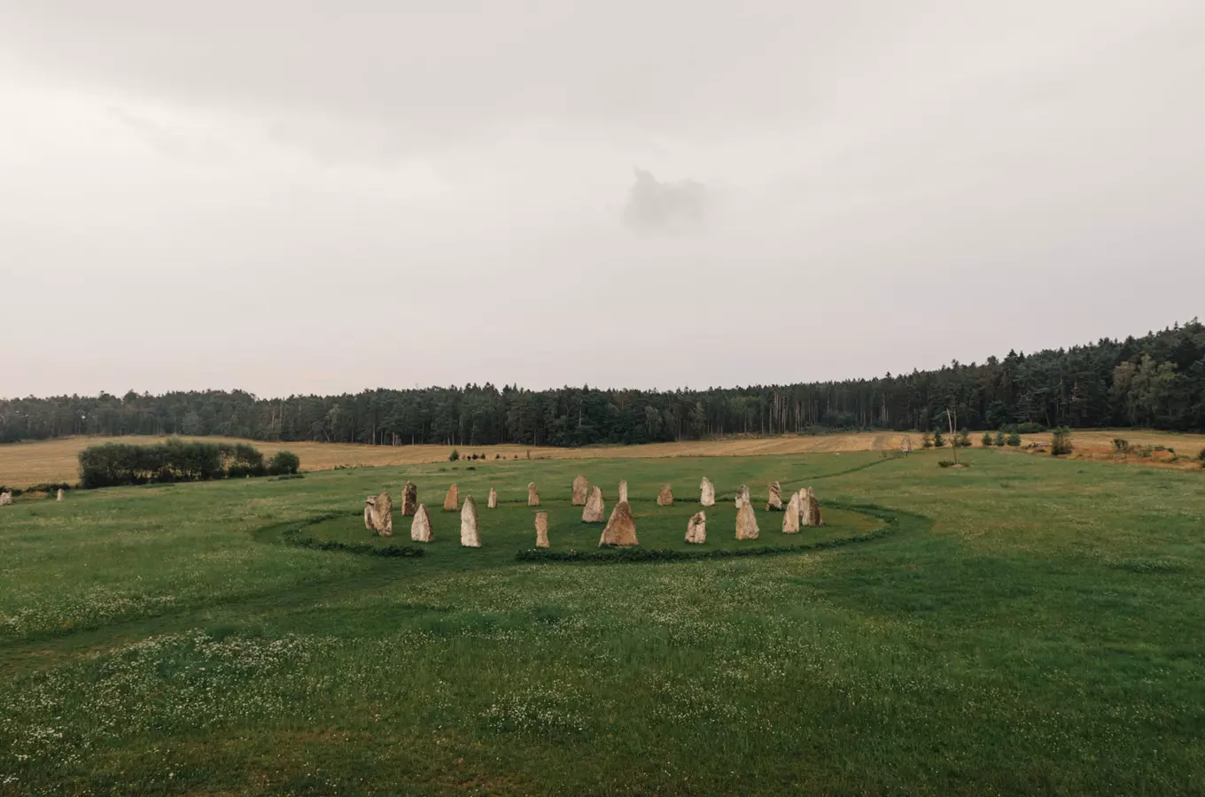 Jakub Mařík: Jihočeské Stonehenge a pozitivní energie megalitického kruhu 