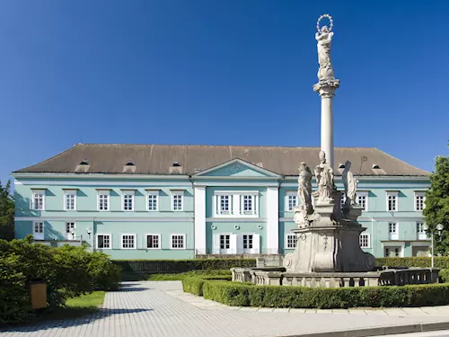Výstava na zámku Dačice: Šlechtické neřesti