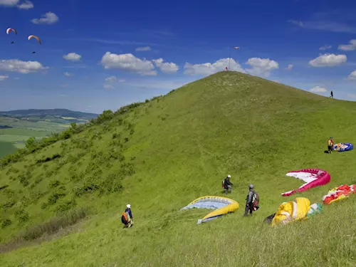 Kurzy paraglidingu na kopci Raná u Loun