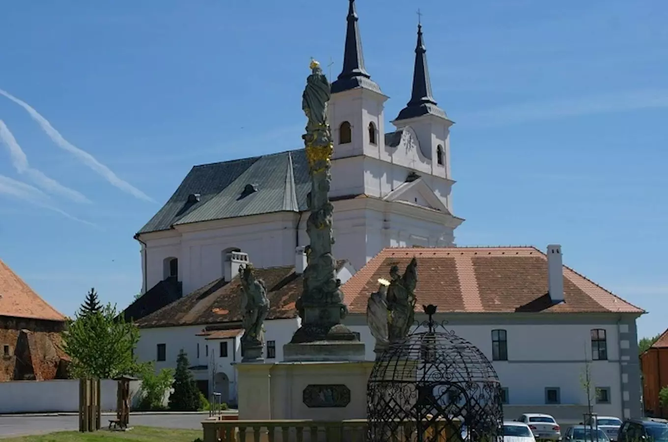 Barokní kostel Nejsvětější Trojice Drnholec