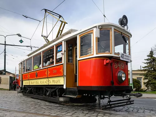 Jízdy historickými tramvajovými linkami 42 a 43