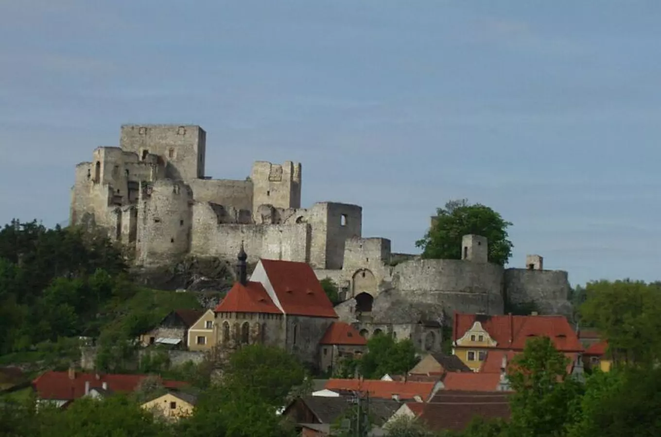 Nejrozsáhlejší zřícenina v Čechách – hrad Rabí na Šumavě