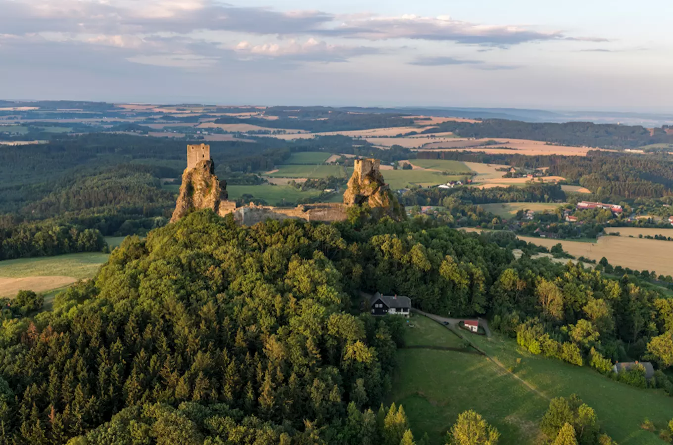 Na hrad Trosky se můžete vypravit i v pondělí