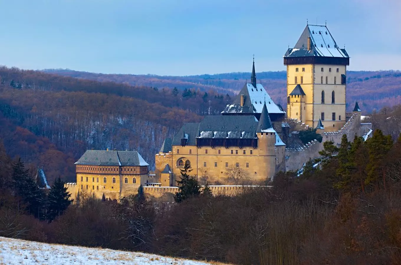 Hrad Karlštejn můžete o víkendu navštívit křížem krážem bez průvodce