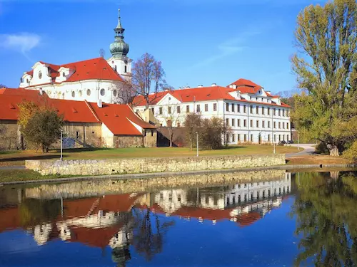 Hledáte-li ubytování naplnené jedinecnou duchovní atmosférou bude pro vás to pravé hotel Adalbert v areálu Brevnovského kláštera