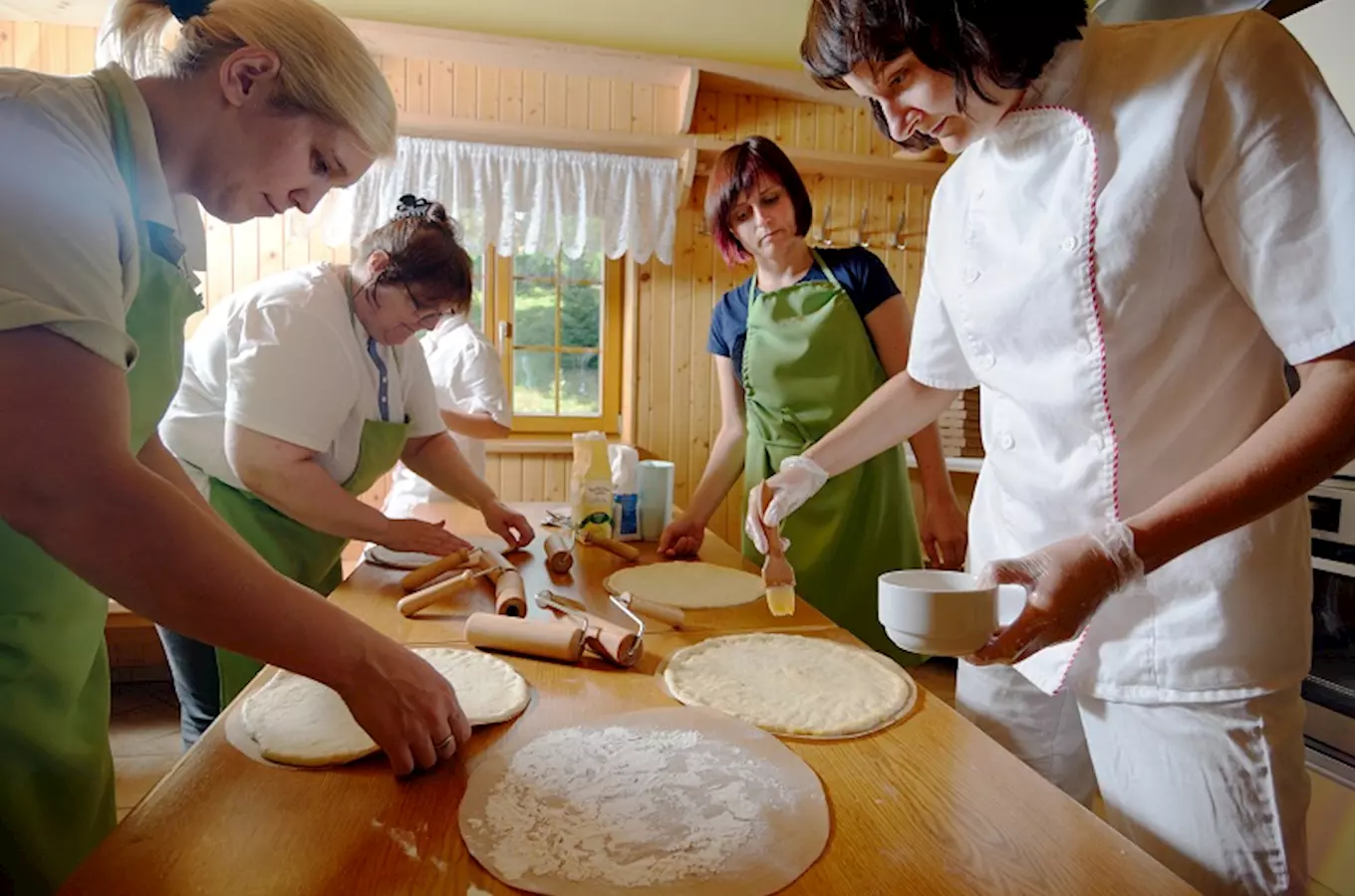 Ve Velkých Karlovicích na léto 2024 chystají pravidelné kurzy pečení frgálů a pizzy