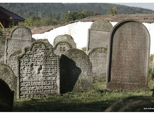 Náhrobky na židovském hrbitove