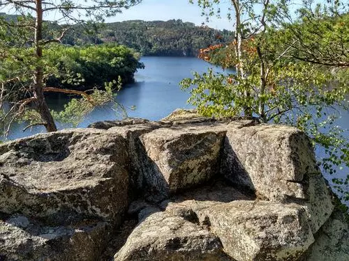 Skalní masiv Velká jezerní stěna a skalní útvar Starý Kamýk