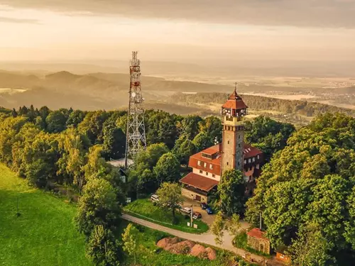 Tichánkova rozhledna na hoře Tábor u Lomnice nad Popelkou