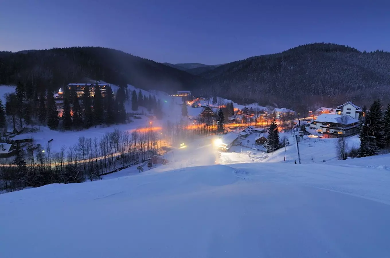 Výborné podmínky pro lyžaře pokračují: Ski areál Razula zve na testování skialpů a dětské závody
