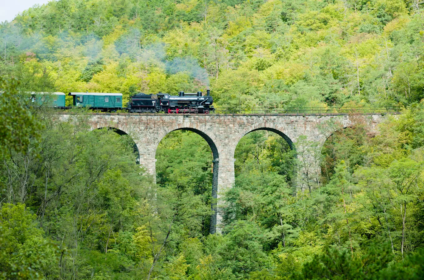 Železniční viadukt Žampach, kudy z nudy