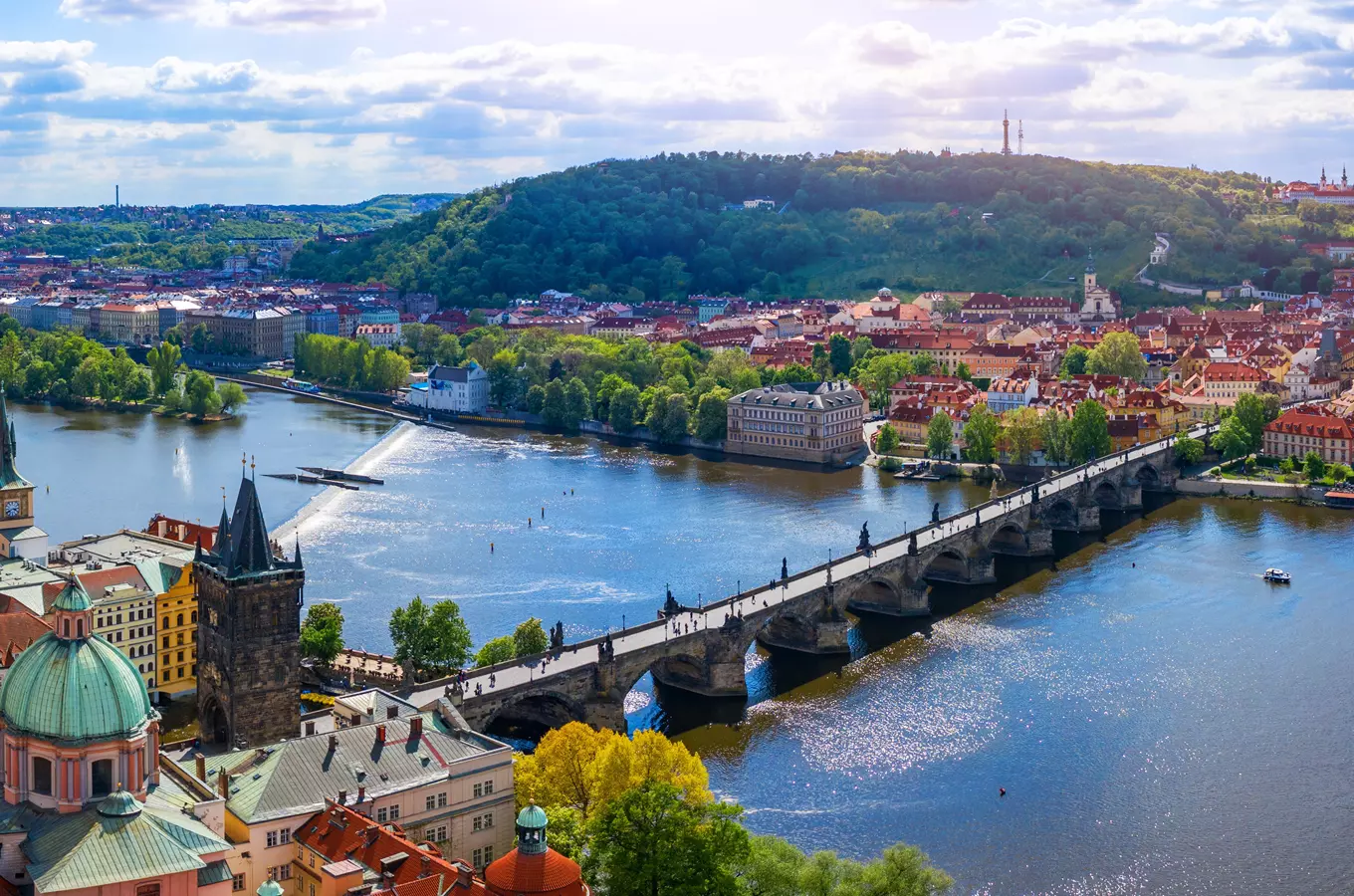 Staroměstská a Malostranská mostecká věž: brány Karlova mostu, které se pletou i Pražanům