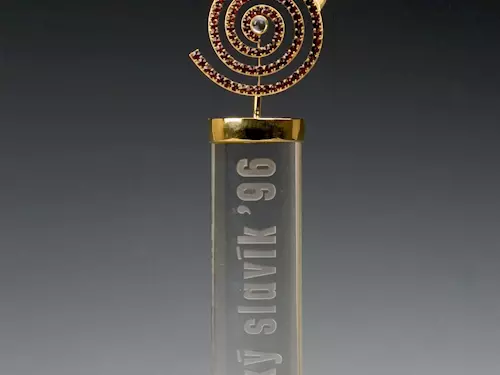 Skleněné trofeje a sklo mocných v jabloneckém muzeu