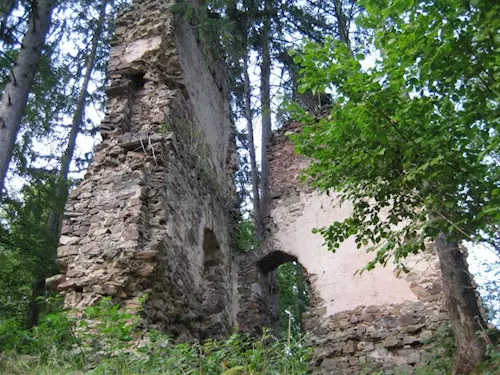 Zřícenina hradu Ronov nad Sázavou