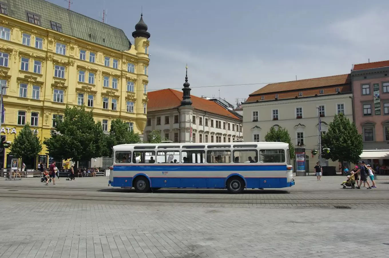 Osmdesátky v Brně: Zn. Jízda retro Karosou