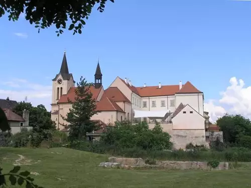 Hradozámecká noc na Chvalském zámku 2025