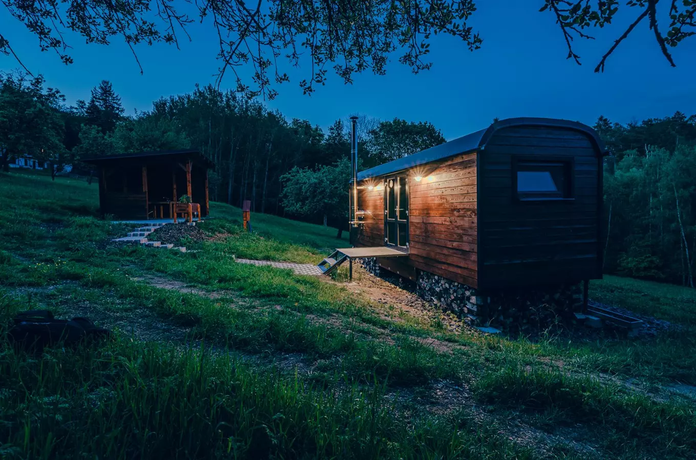 večerní "medový glamping"